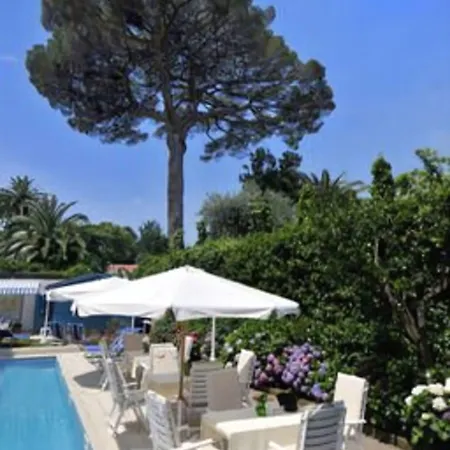 Eliseo Park's Ξενοδοχείο 4*