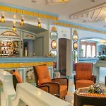 Eliseo Park's Otel