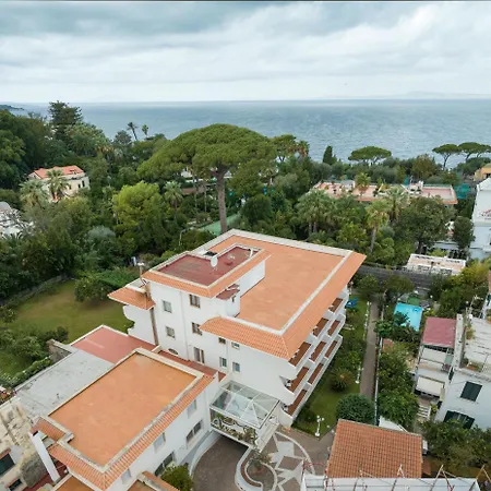 Eliseo Park's 4*