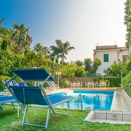 Eliseo Park's Hotell 4*