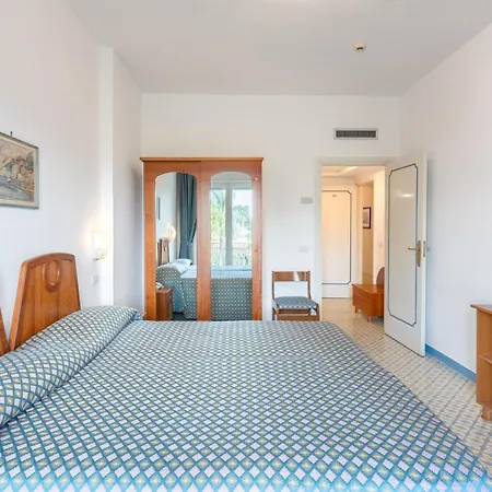 Eliseo Park's 4*