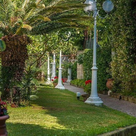 Eliseo Park's فندق سانتّانييلّو